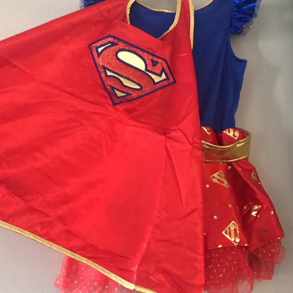 SUPERGIRL HALLOWEEN COSTUME- size small. Lots of accessories. Brand new! - Picture 2 of 5